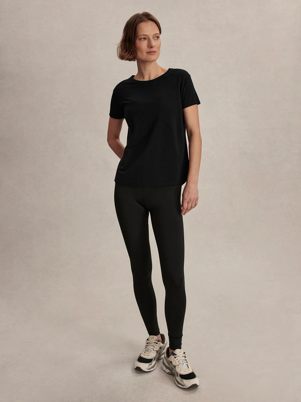 Saskia Seamless Longline Tee - Black