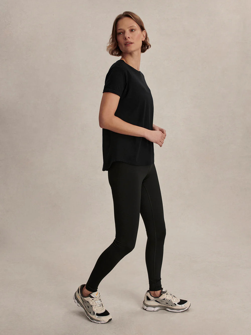 Saskia Seamless Longline Tee - Black
